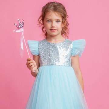 Fatos e Disfarces de Menina