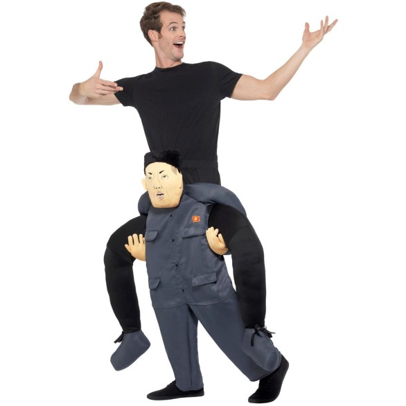 Fato Às Costas do Ditador