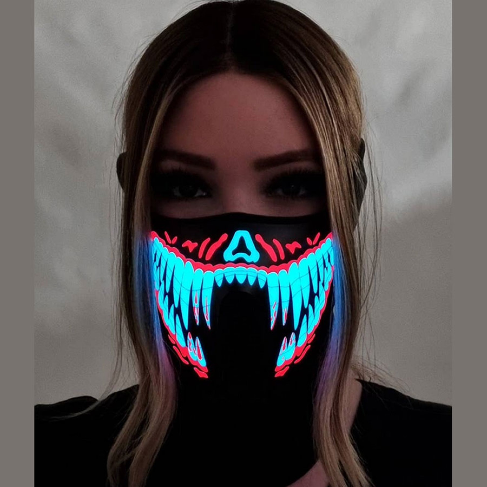 Máscara Dentes de Monstro Com Luz